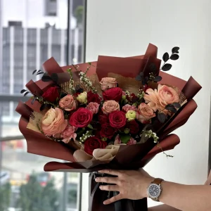 Crimson Cappuccino Rose mixed Bouquet